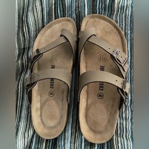 Cushionaire Sandals size 8